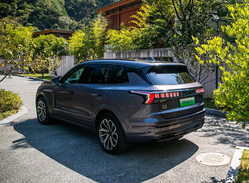 Lynk & Co 09